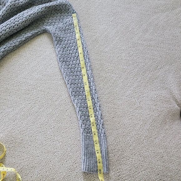 American Eagle Gray V Neck Long Sleeve Sweater Size XS - Picture 13 of 14